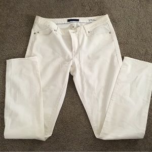 Woman’s white Jeans